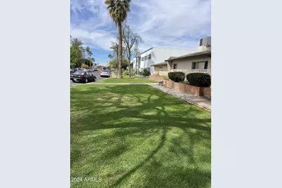 302 W Medlock Drive #8, Phoenix, AZ 85013 - Photo 2