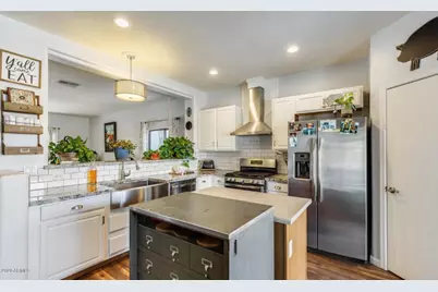 15210 W Cortez Street, Surprise, AZ 85379 - Photo 8