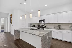 939 E Paseo Way, Phoenix, AZ 85042 - Photo 14