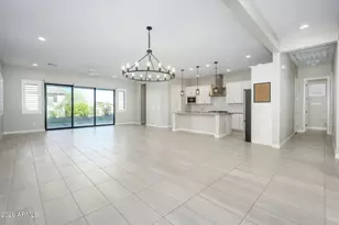 824 E Monte Wy, Phoenix, AZ 85042 - Photo 10