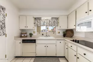 10319 W Twin Oaks Dr, Sun City, AZ 85351 - Photo 4