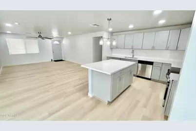 2042 N 64th Drive, Phoenix, AZ 85035 - Photo 12