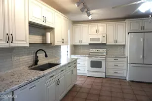 2331 E Betty Elyse Ln, Phoenix, AZ 85022 - Photo 4