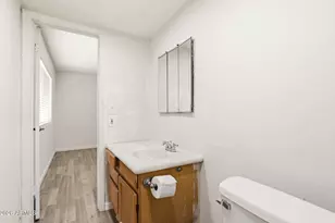 7909 W Pinchot Ave, Phoenix, AZ 85033 - Photo 18