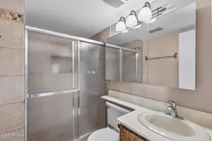 2031 E Vista Dr, Phoenix, AZ 85022 - Photo 12