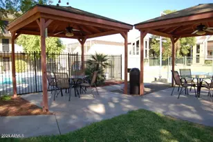 461 W Holmes Ave, Mesa, AZ 85210 - Photo 16