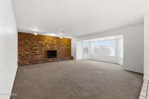 4323 E Ahwatukee Dr, Phoenix, AZ 85044 - Photo 4