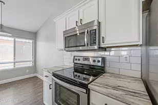 2075 S Peppertree Dr, Gilbert, AZ 85295 - Photo 10