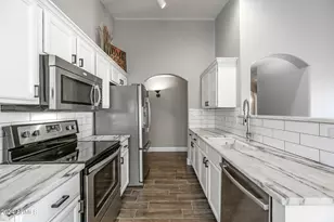 2075 S Peppertree Dr, Gilbert, AZ 85295 - Photo 8