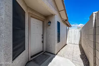 2075 S Peppertree Drive, Gilbert, AZ 85295 - Photo 2