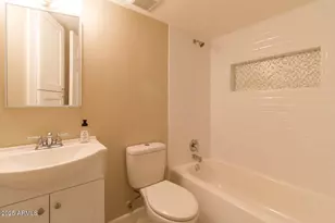 816 E Seldon Ln, Phoenix, AZ 85020 - Photo 12