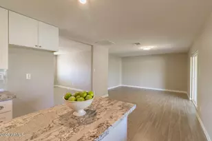 816 E Seldon Ln, Phoenix, AZ 85020 - Photo 8