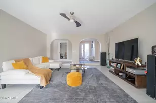 1201 E Rowlands Ln, Phoenix, AZ 85022 - Photo 16