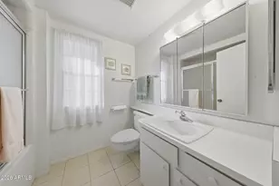 20001 N Willowcreek Cir, Sun City, AZ 85373 - Photo 16