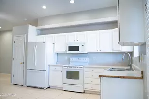 8431 W Altos Dr, Arizona City, AZ 85123 - Photo 4