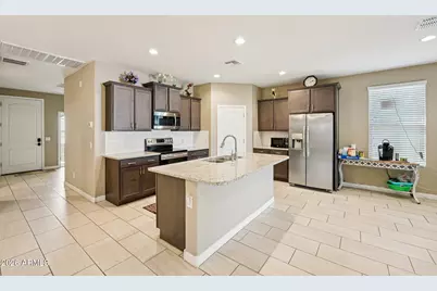 10736 W Bronco Trail, Peoria, AZ 85383 - Photo 8