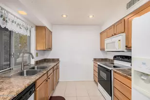 11074 W Winchester Dr, Sun City, AZ 85351 - Photo 14