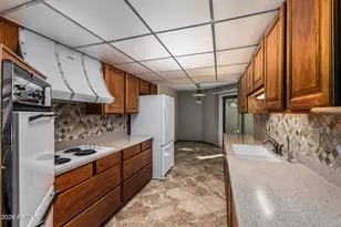 10629 W Loma Blanca Dr, Sun City, AZ 85351 - Photo 8