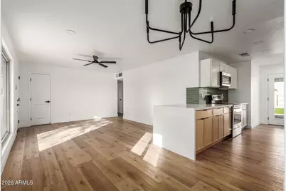 637 N Sunset Drive, Chandler, AZ 85225 - Photo 2