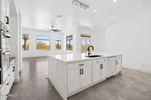 22423 N 54th Pl, Phoenix, AZ 85054 - Photo 42