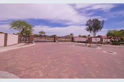 884 N Poinciana Court #5, Gilbert, AZ 85234 - Photo 2