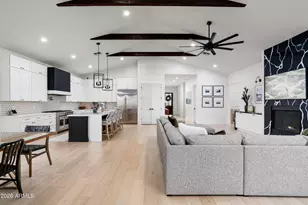 4223 N 41st Pl, Phoenix, AZ 85018 - Photo 2