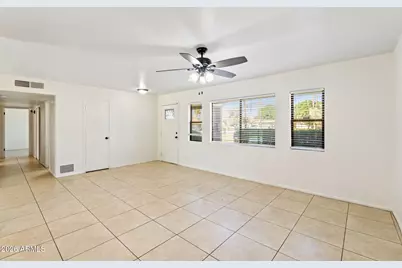 2055 W Edgemont Avenue, Phoenix, AZ 85009 - Photo 8