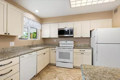 10638 W Alabama Avenue, Sun City, AZ 85351 - Photo 6