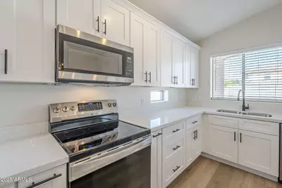 2518 W Carson Road, Phoenix, AZ 85041 - Photo 12