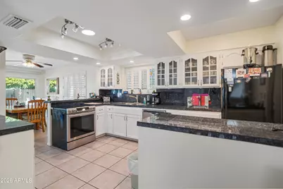 6330 E Catalina Drive, Scottsdale, AZ 85251 - Photo 2