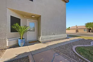 821 E Kesler Ln, Chandler, AZ 85225 - Photo 2