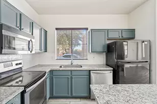 1332 E Dunbar Dr, Phoenix, AZ 85042 - Photo 12