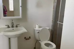 2301 E Laurel Ln, Phoenix, AZ 85028 - Photo 18