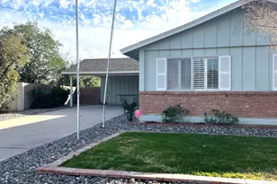 2301 E Laurel Ln, Phoenix, AZ 85028 - Photo 2