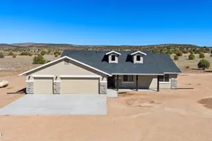 1220 E Cougar Rdg Rd, Paulden, AZ 86334 - Photo 2