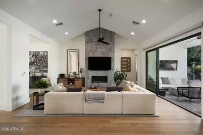3226 E Glenrosa Avenue, Phoenix, AZ 85018 - Photo 2