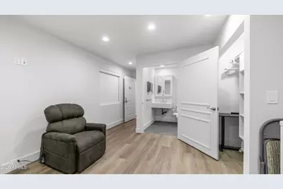 9900 E Luxury Assisted Living Boulevard, Scottsdale, AZ 85260 - Photo 46