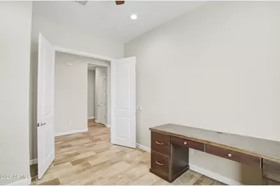 18125 N 65th Place, Phoenix, AZ 85054 - Photo 12