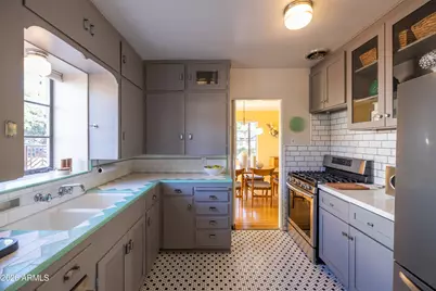 530 W Wilshire Drive, Phoenix, AZ 85003 - Photo 20