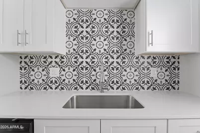 35 W Medlock Drive #4, Phoenix, AZ 85013 - Photo 8