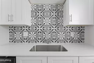 35 W Medlock Dr, Phoenix, AZ 85013 - Photo 8