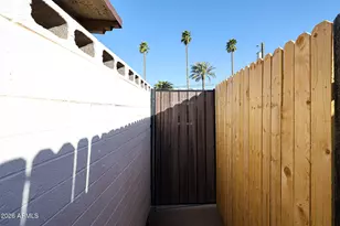 3022 N 37th St, Phoenix, AZ 85018 - Photo 1