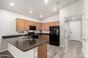 854 W Lowell Dr., San Tan Valley, AZ 85140 - Photo 2