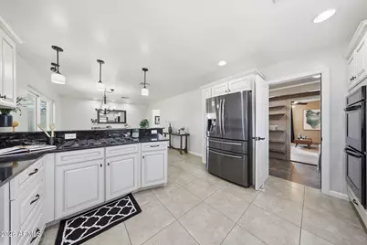 8112 E Monte Vista Road, Scottsdale, AZ 85257 - Photo 12