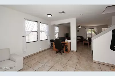 3327 W Leodra Lane, Phoenix, AZ 85041 - Photo 8