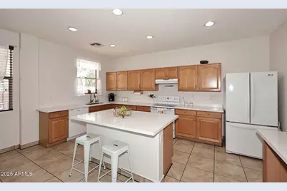 3327 W Leodra Lane, Phoenix, AZ 85041 - Photo 10