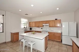 3327 W Leodra Ln, Phoenix, AZ 85041 - Photo 10