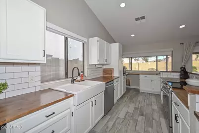 3918 W Calle Lejos --, Glendale, AZ 85310 - Photo 10