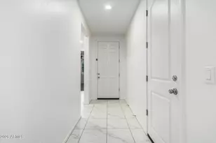 665 E Rojo Way, Gilbert, AZ 85297 - Photo 4