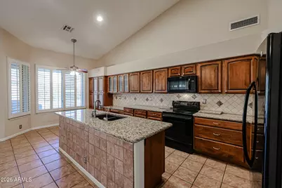 5930 W Louise Drive, Glendale, AZ 85310 - Photo 6